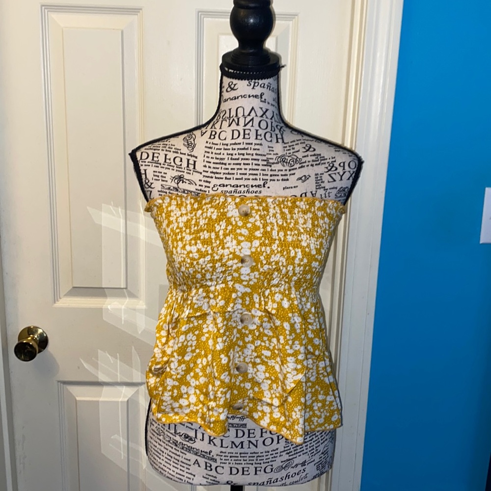 Women’s yellow paisley strapless top